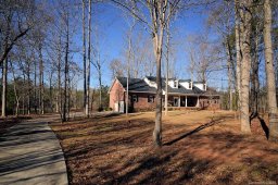 2946 Lakeshore Drive