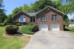 212 Meadowbrook Circle