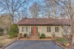 25 Hunting Country Trail