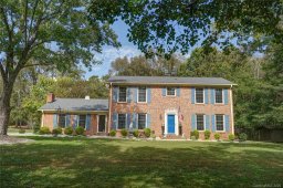 207 Williamsburg Lane