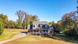 222 Williamsburg Lane