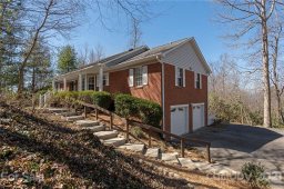 800 Summit Farm Lane