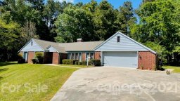 211 Williamsburg Lane