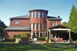 7506 Meadowgate Lane