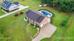 208 Williamsburg Lane