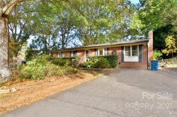 228 Meadowbrook Circle