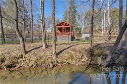 912 N Lakeside Drive