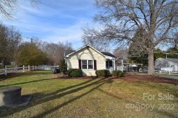 2409 Crestview Street