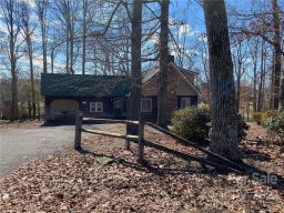 1921 Woodridge Drive