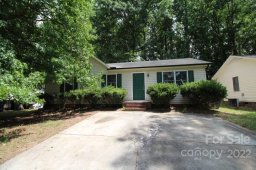 1305 Ridgewood Drive