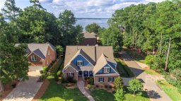 21404 Pinecrest Place