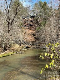 677 Cascades Parkway