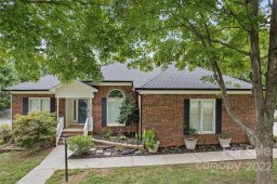 2711 Greenmont Circle