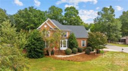 1574 Worthington Crossing