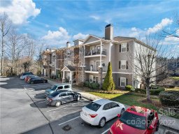 900 Vista Lake Drive