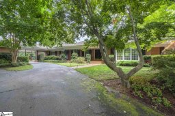 102 W Round Hill Road