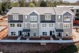 319 Pete Hollis Boulevard