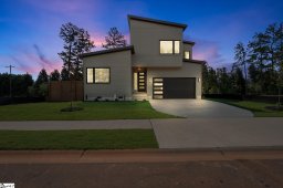 11 Village Crest Drive