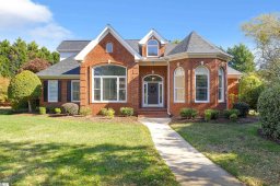 6 E Cleveland Bay Court