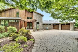 19 Peakwood Trail