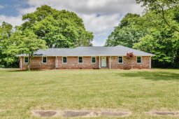 3852 Maid Marion Lane