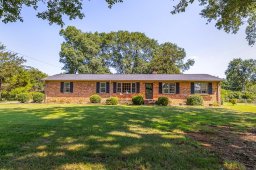 105 Thunderbird Place