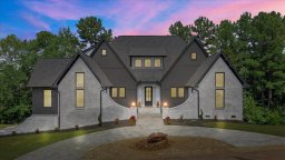 705 Man Of War Court