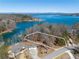 211 E Wynward Pointe Drive