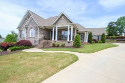 123 Walnut Creek Way