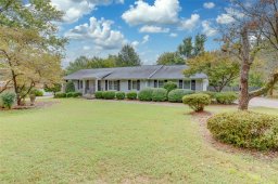 207 Holly Creek Drive