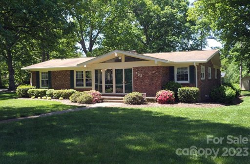 402 White Oaks Road