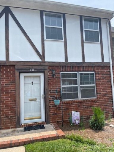 1300 Larchmont Place 302