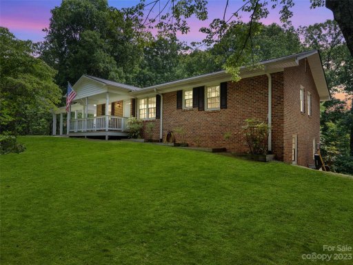 251 Laurel Circle
