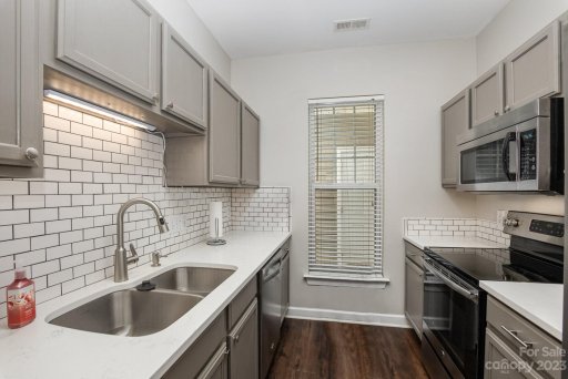 18710 Oakhurst Boulevard 1H