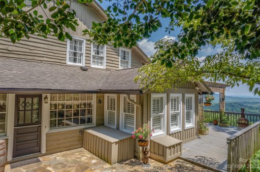 1385 Hogback Mountain Road