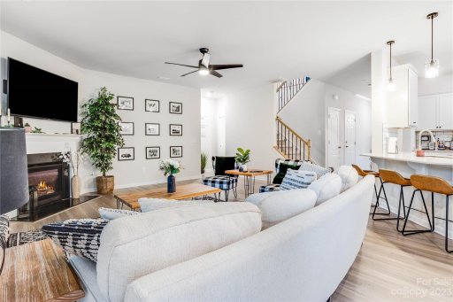 2667 Swamp Chestnut Oak Drive