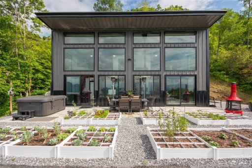 261 Crowfoot Trail