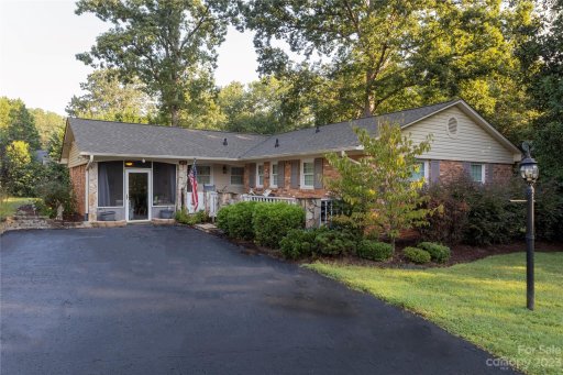 211 General Stonewall Jackson Street