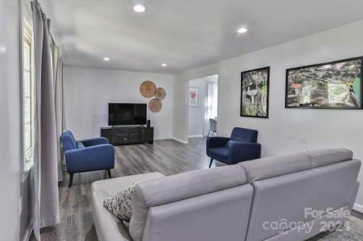 5703 Valley Field Road