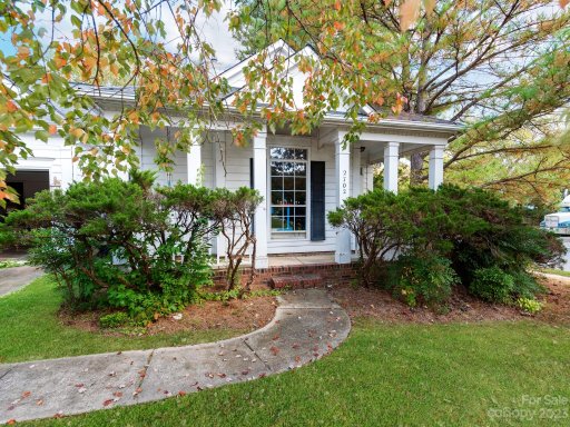 2702 Robyns Glen Drive