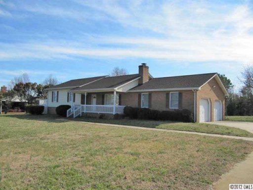 1900 Carolyn Drive
