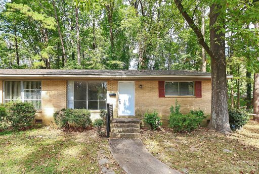 5017 Lakecrest Drive