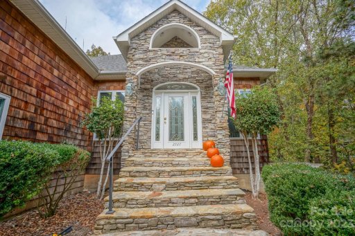 2727 Mt Isle Harbor Drive