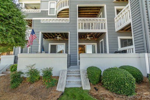 18713 Vineyard Point Lane