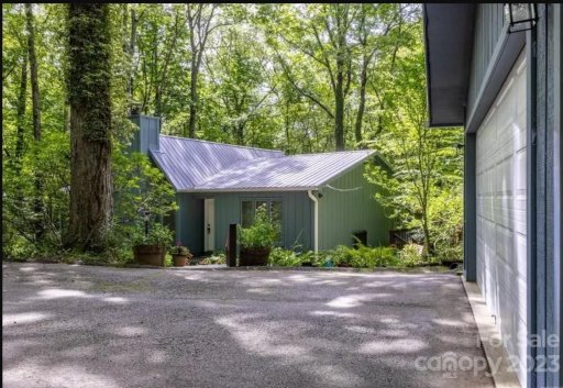 204 Narrows Road