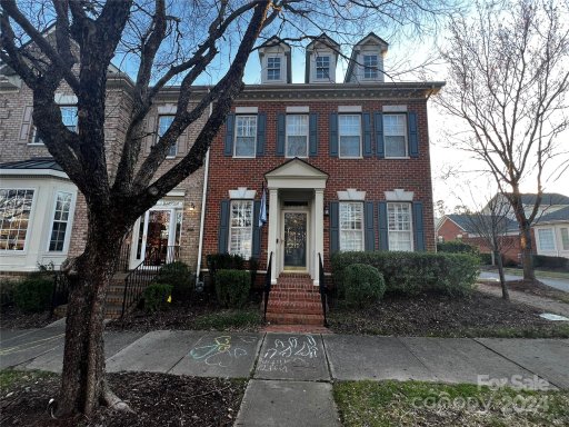 212 S Faulkner Way