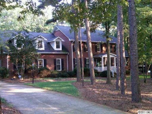 2743 Rolling Hills Drive