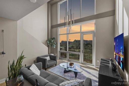 1133 Metropolitan Avenue 313