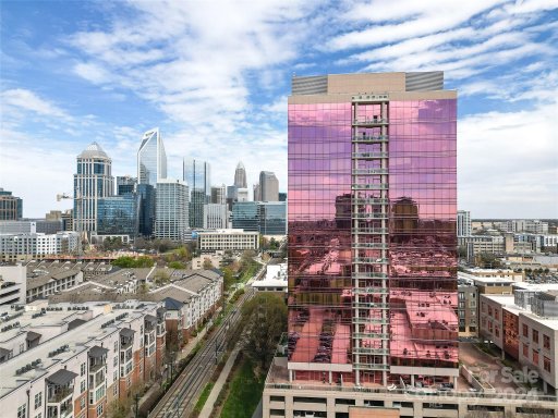 315 Arlington Avenue 907