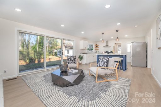 1117 Edgewood Circle